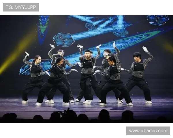 深圳街舞队荣登全国技术排行榜第二名展现实力与风采 深圳街舞队荣登全国技术排行榜第二名展现实力与风采