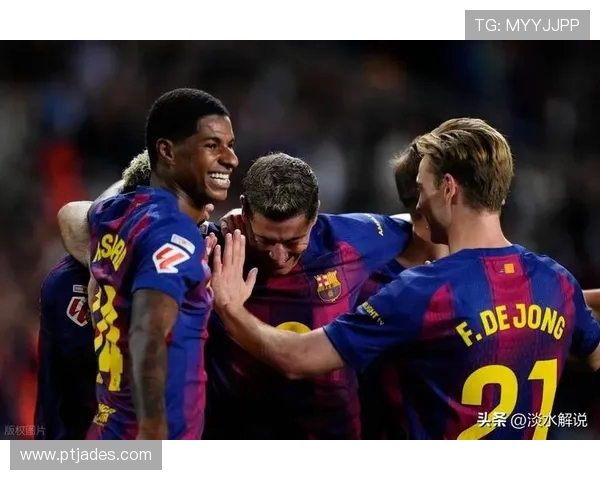 2020年巴塞罗那与巴黎圣日耳曼的经典对决回顾与分析